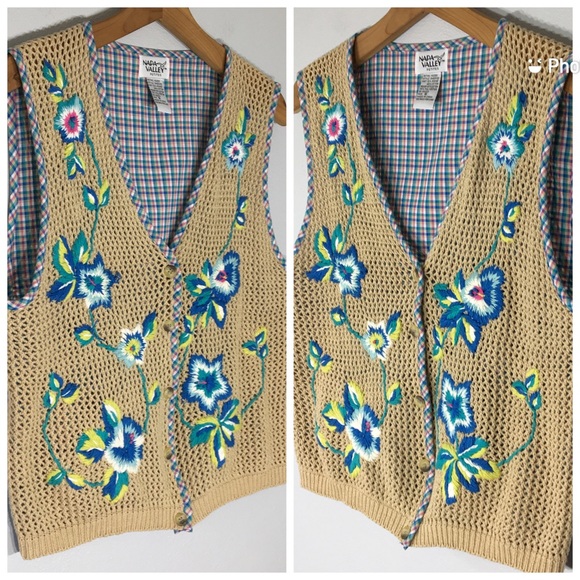 Vintage Grannycore Embroidered Mesh Crochet Vest - Picture 6 of 16